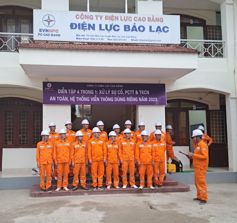 Xí nghiệp Dịch vụ Điện lực Cao Bằng  phối hợp tham gia diễn tập xử lý sự cố “04 trong 01” với Công ty Điện lực Cao Bằng